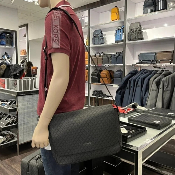 37U9LHRM2B HARRISON LAPTOP Messenger Crossbody - Picture 1 of 11